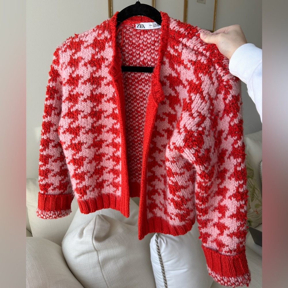Zara M Pink/Red Houndstooth Sweater